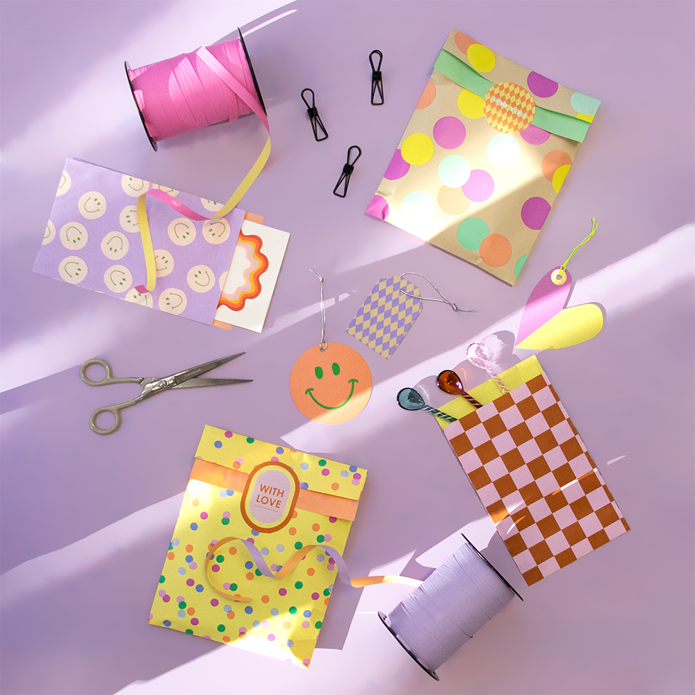 Your supplier for high-quality, sustainable wrapping paper and decorative materials.